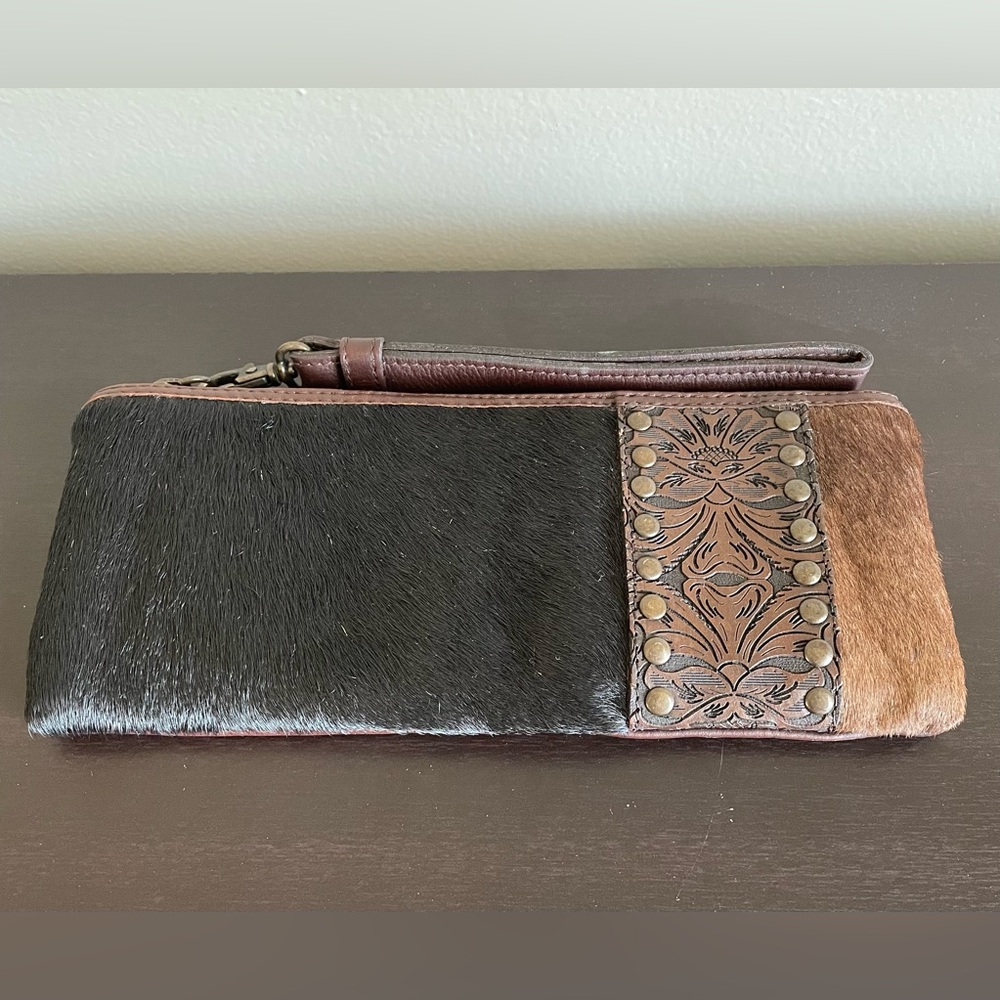 idyllwind by Miranda Lambert Upland Drive Hair-on Wallet/Wristlet Cow Hide